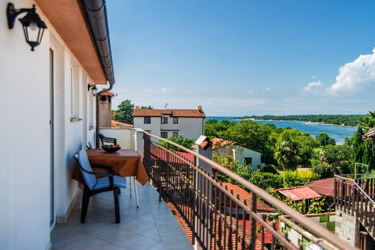 Ganze Wohnung, Two-Bedroom Apartment Vilma No.6 with Sea View in Funtana, Vrsar-Funtana