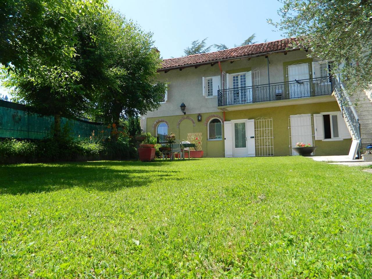 Haus "Badinot" mit privatem Garten und Grill in Diano d'Alba, Langhe