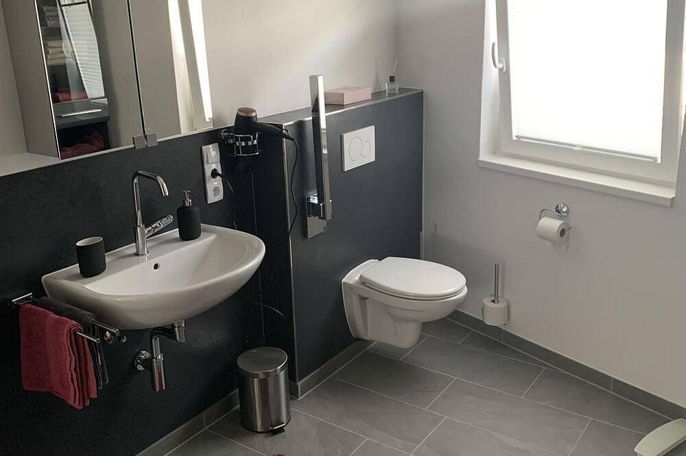 Ganze Wohnung, Ferienwohnung Scheer - Appartement/Fewo, Bad, Wc, 2 Schlafräume in Niederburg, Mittelrhein