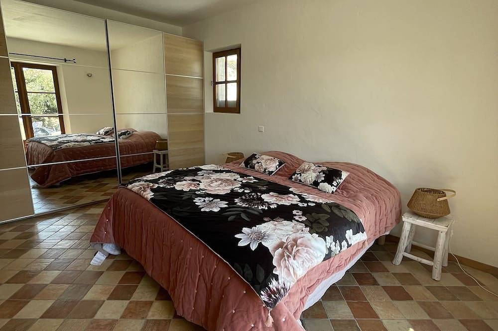 Private heated pool villa in the Alpilles in Orgon, Arles region