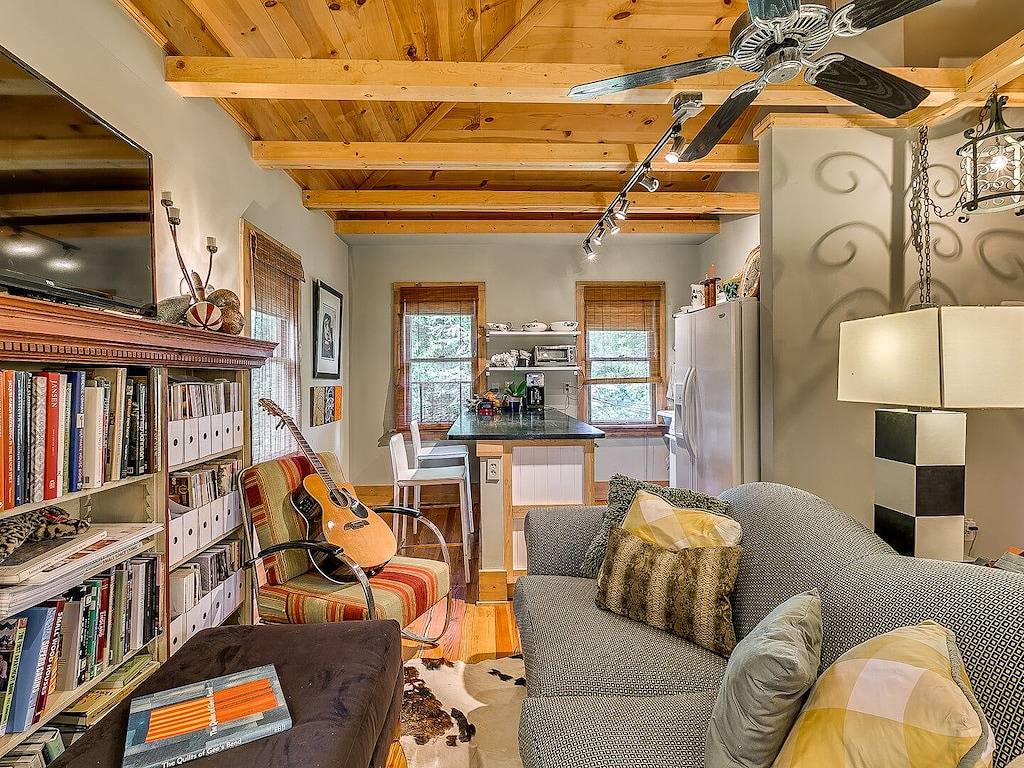 Ganze Wohnung, Downtown Carriage House Studio: unter Gewölbedecken Traum in Oklahoma City, Oklahoma County