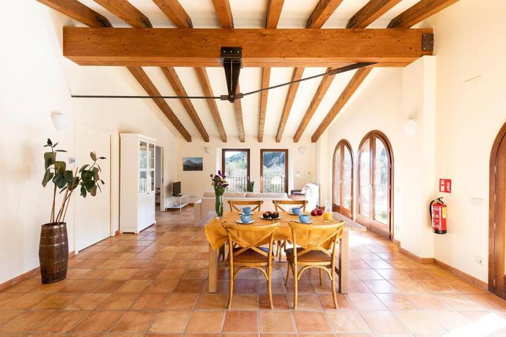 Casa rural para 3 personas, con jardín además de jacuzzi y piscina, Familias con niños en Provincia de Barcelona - 3