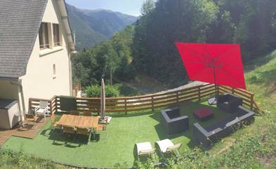 Gîte pour 10 personnes, avec vue et terrasse à Bordères-Louron