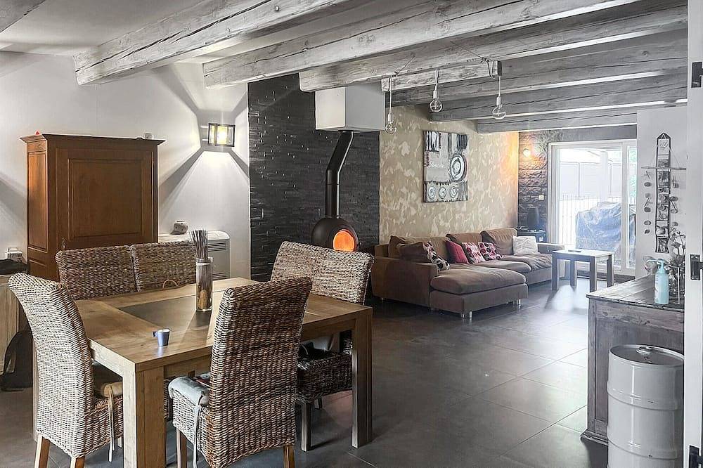 Lovely home in Gemenos with private swimming pool, can be inside or outside in Gémenos, Marseille region