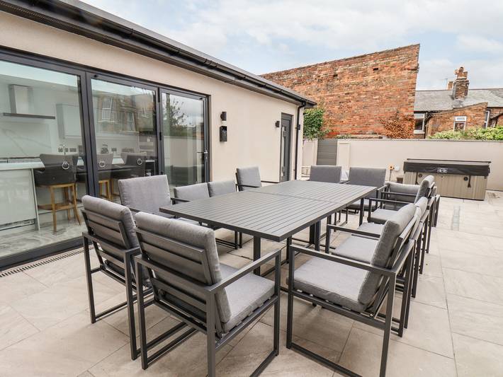 Gîte pour 14 personnes, avec jardin - 1