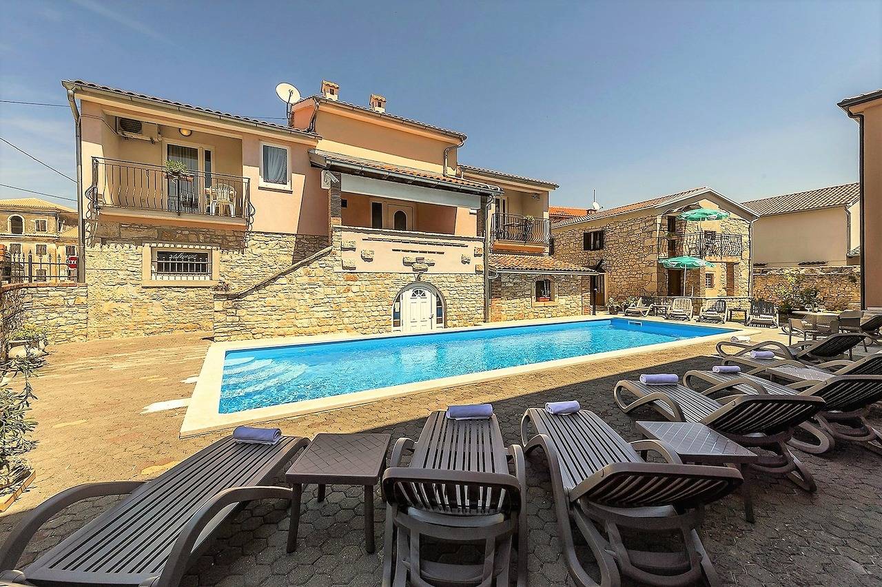 Ganze Wohnung, Erdgeschosswohnung Fiorela I in Villa Valtrazza in Tar (Kroatien), Novigrad