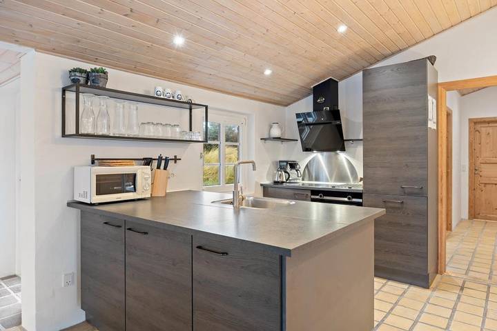 Schönes Ferienhaus mit Reetdach in Søndervig, Holmsland Klit