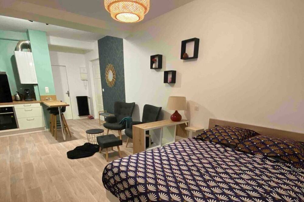 Appartement entier, Charmant studio idéalement placé et paisible ! in Oloron-Sainte-Marie, Béarn