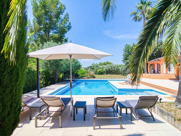 Location de vacances pour 8 personnes, avec terrasse et jardin à Bagnols-en-Forêt - 2