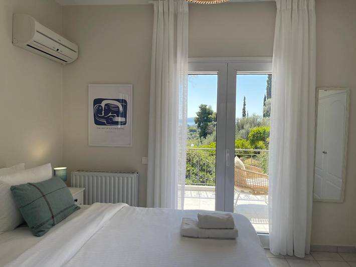 Ferienwohnung für 4 Personen, mit Balkon und Terrasse sowie Garten und Ausblick in Asini