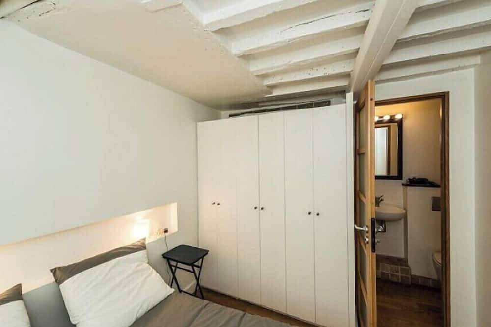 Entire apartment, Haven of Peace in the Heart Paris with Notre-Dame in Paris, Ile de France