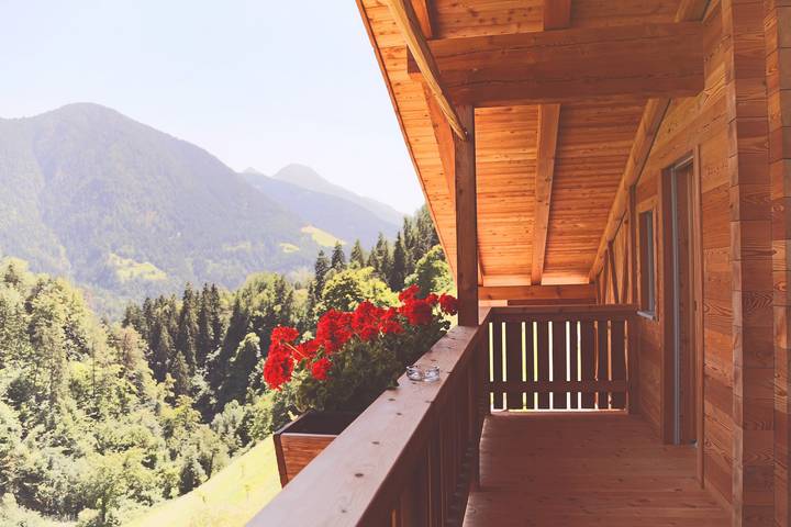Ganze Wohnung, Ferienwohnung 'Die Jocherin' mit Bergblick, privater Terrasse und Gemeinschaftsgarten in St. Pankraz, Ortleralpen