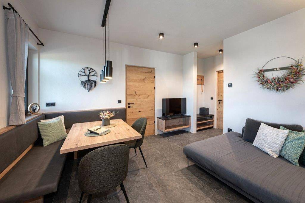 Ganze Wohnung, Two-Bedroom Apartment with Terrace in Plabach, Brixen