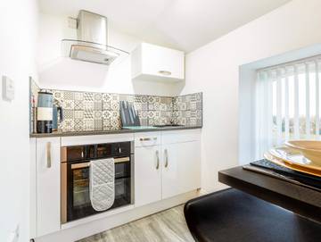 Log Cabin for 2 People in Cheddar, Somerset, Photo 3