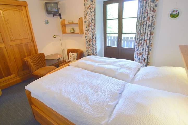 Ferienhaus für 19 Personen, mit Sauna und Garten sowie Balkon in Monschau - 3