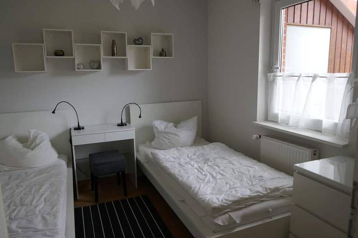 Vicino alla spiaggia, immerso nel verde, adatto ai bambini, tranquillo ma centrale, cucina nuova, W-Lan, camino in Boltenhagen, North-West Mecklenburg (Wismar region)