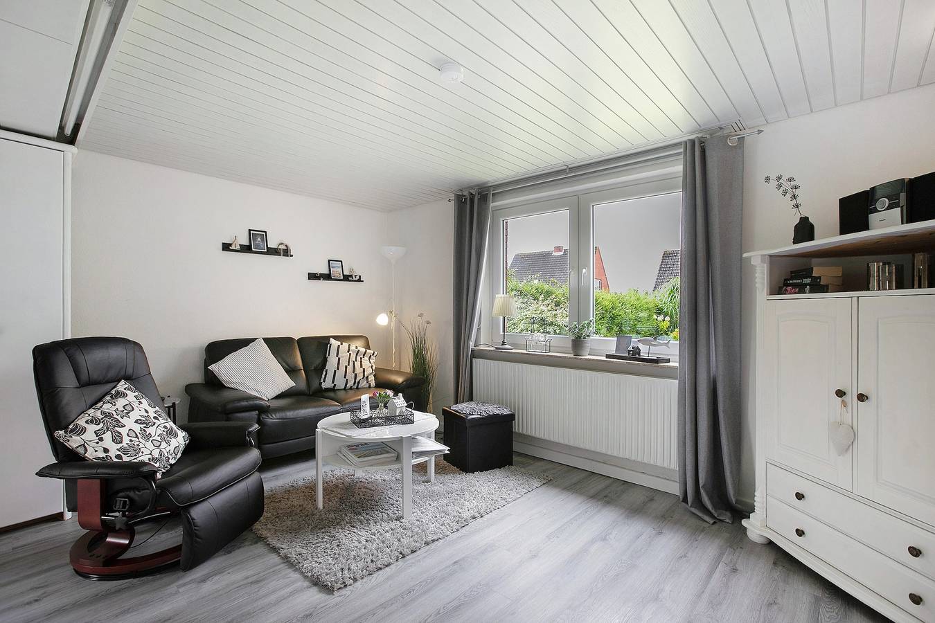 Ganze Wohnung, 'Nordsee-Ferienwohnung Halligland' mit eigener Terrasse, Gartenblick, Wlan und Wallbox in Bredstedt, Nordseeküste