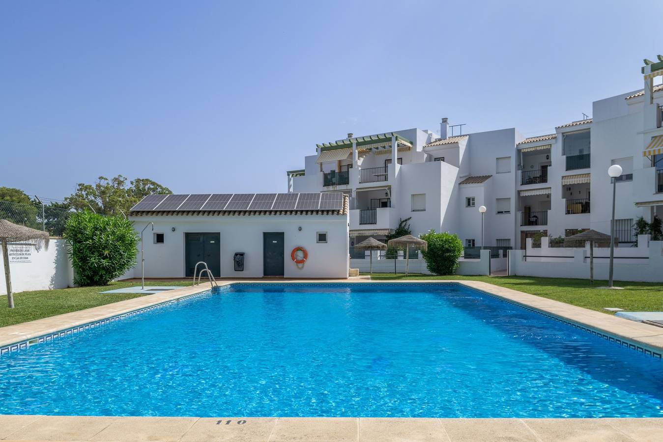 Ganze Wohnung, Ferienwohnung 'En Rotonda Atalaya' mit Meerblick, Gemeinschaftspool und WLAN in Playa de los Bateles (Conil de la Frontera), Conil de la Frontera