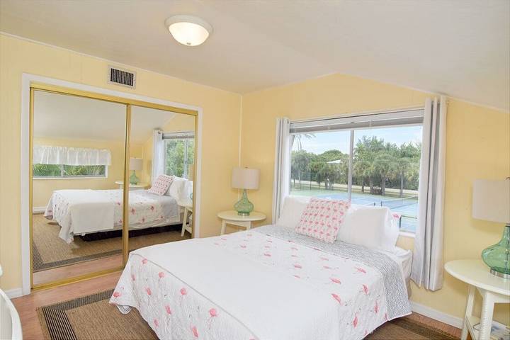 Vacation rental for 14 people, with terrace and hot tub in Sanibel
