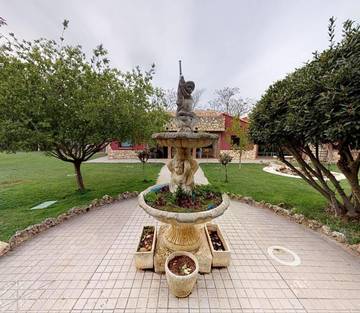 Chalet para 20 personas, con piscina además de vistas y jardín en Tierra de Campos