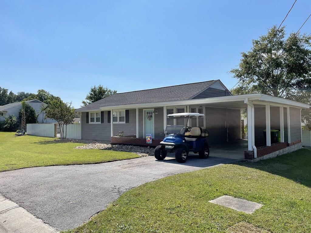 Boro Bungalow in beautiful downtown Swansboro with street legal golf cart in Swansboro, Camp Lejeune