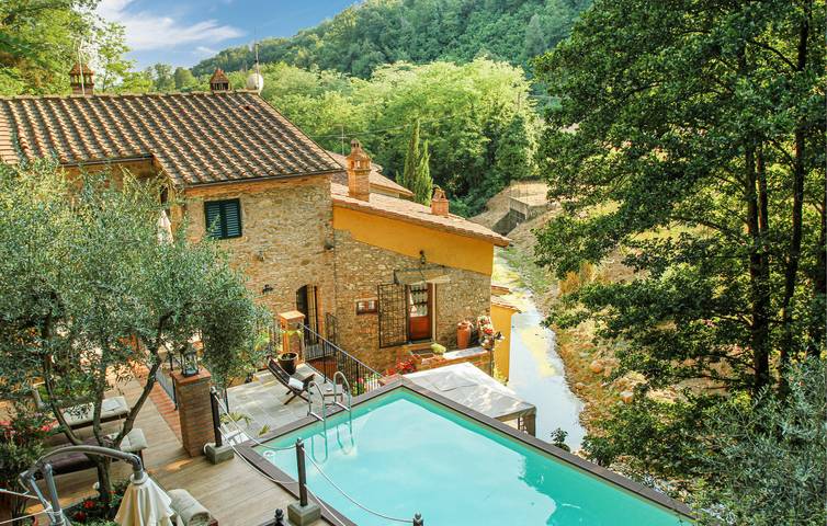 Rifugio tranquillo con piscina e giardino vicino a Borgo a Buggiano in Buggiano, Provincia di Pistoia