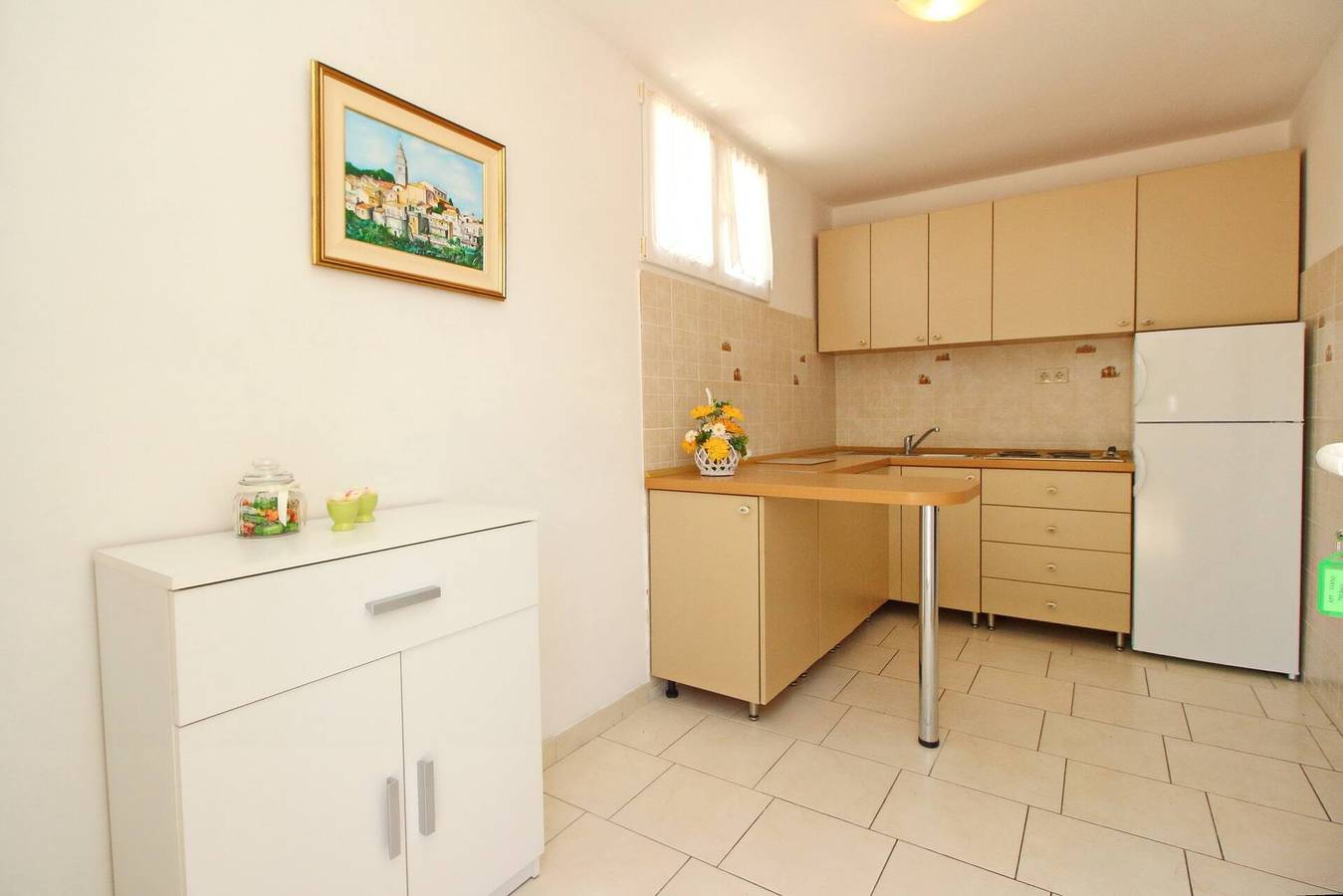 Ganze Wohnung, Apartment Radosna - 370 m vom Meer entfernt, private Terrasse, kostenloser Parkplatz, Erdgeschoss in Silo (Krk), Krk