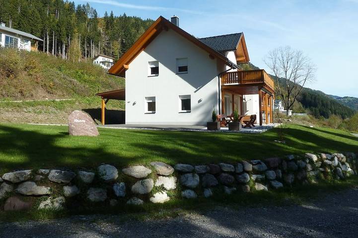 Ferienhaus für 10 Personen, mit Balkon und Garten sowie Pool