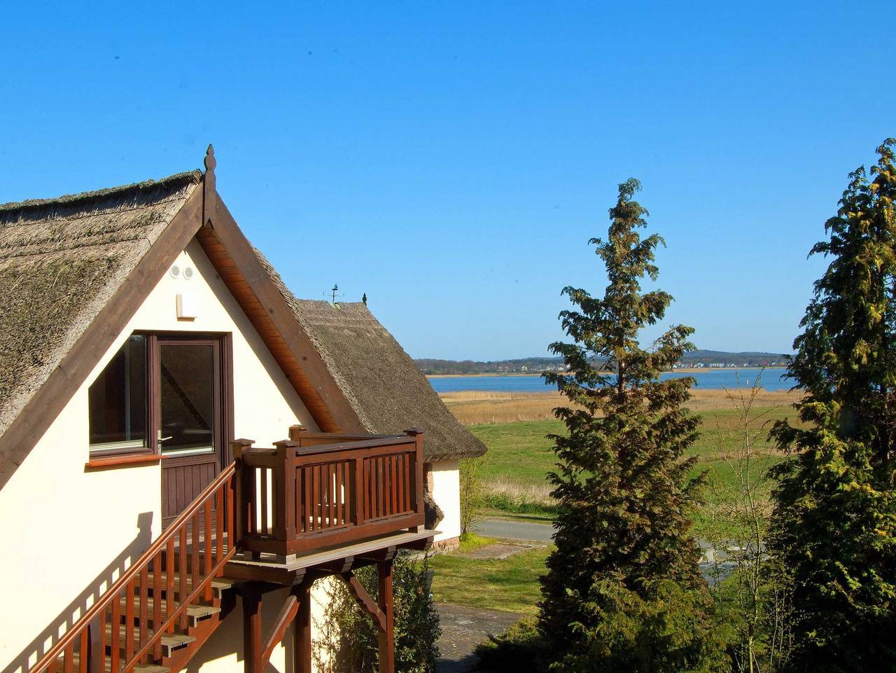Ganze Ferienwohnung, Bernstein im  Reetdachhaus Ruhe mit tollem Seeblick - Bernstein im  Reetdachhaus  Ruhe und mit tollem Seeblick in Selliner See, Sellin