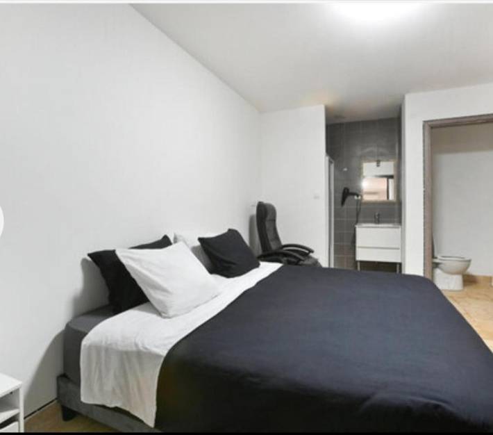 Gîte pour 4 personnes, avec piscine ainsi que terrasse et jacuzzi, animaux acceptés à Jonquières-Saint-Vincent