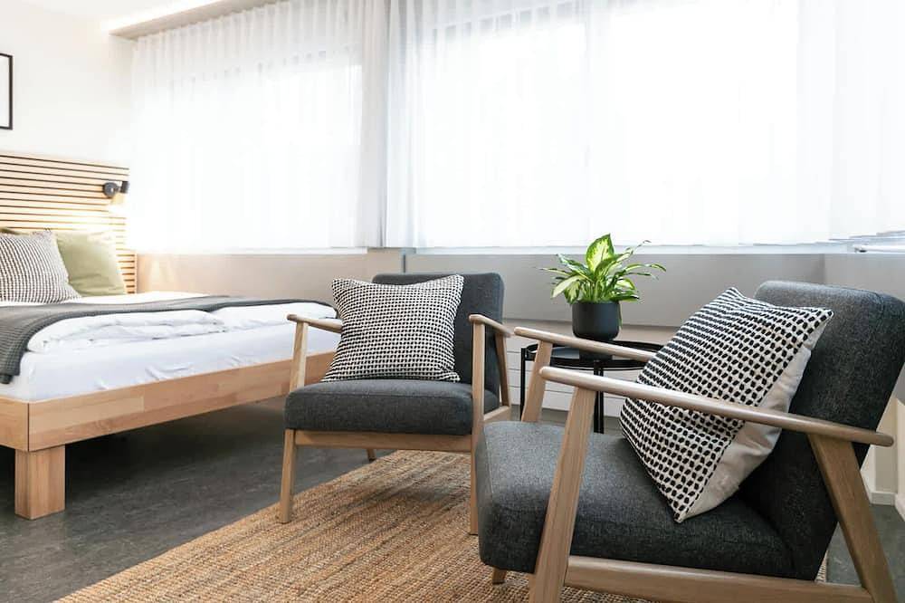 Appartamento intero, Studio moderno rosso (3) con doccia (+ cucina ad uso comune) in San Gallen (Svizzera), Zurich Prealps