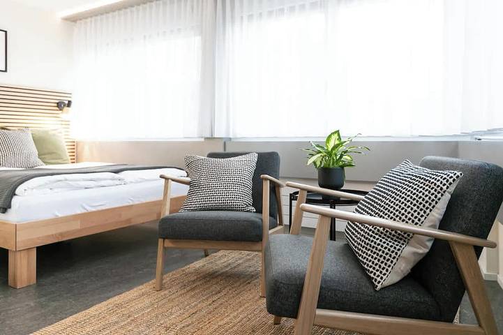 Ganze Wohnung, Central St. Gallen Studio (red): Fast Wifi & kitchen for shared use in St. Gallen, Zürich Voralpen