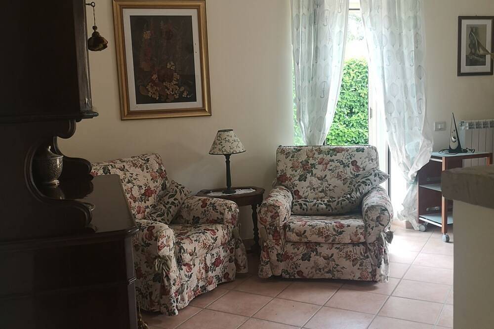Garden House, comfort e servizio 4 stelle a 2 passi dal centro di Campagnano in Campagnano di Roma, Braccianosee