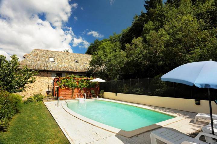 Location de vacances pour 8 personnes, avec vue ainsi que piscine et jardin, adapté aux familles à Florentin-la-Capelle - 3