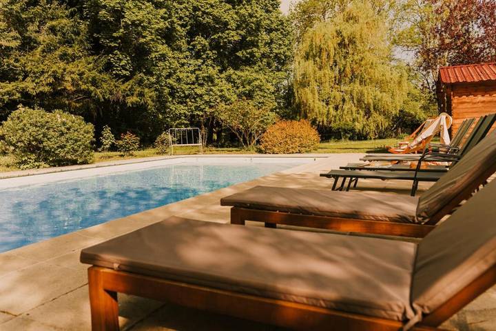Gîte pour 2 personnes, avec Terrasse ainsi que Jardin et Piscine dans Lhuis - 2