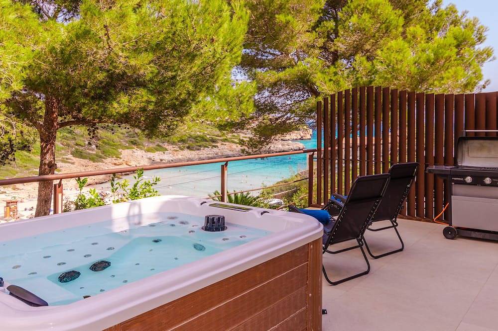Cala Mendia Beach House 2 es with direct access to the beach and sea views in Cala Anguila, Manacor