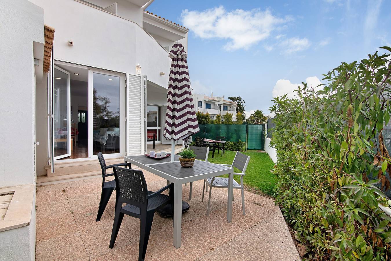 Holiday Home 'Oura Southvilla Algarve' with Shared Pool and Wi-Fi in Albufeira, Faro District