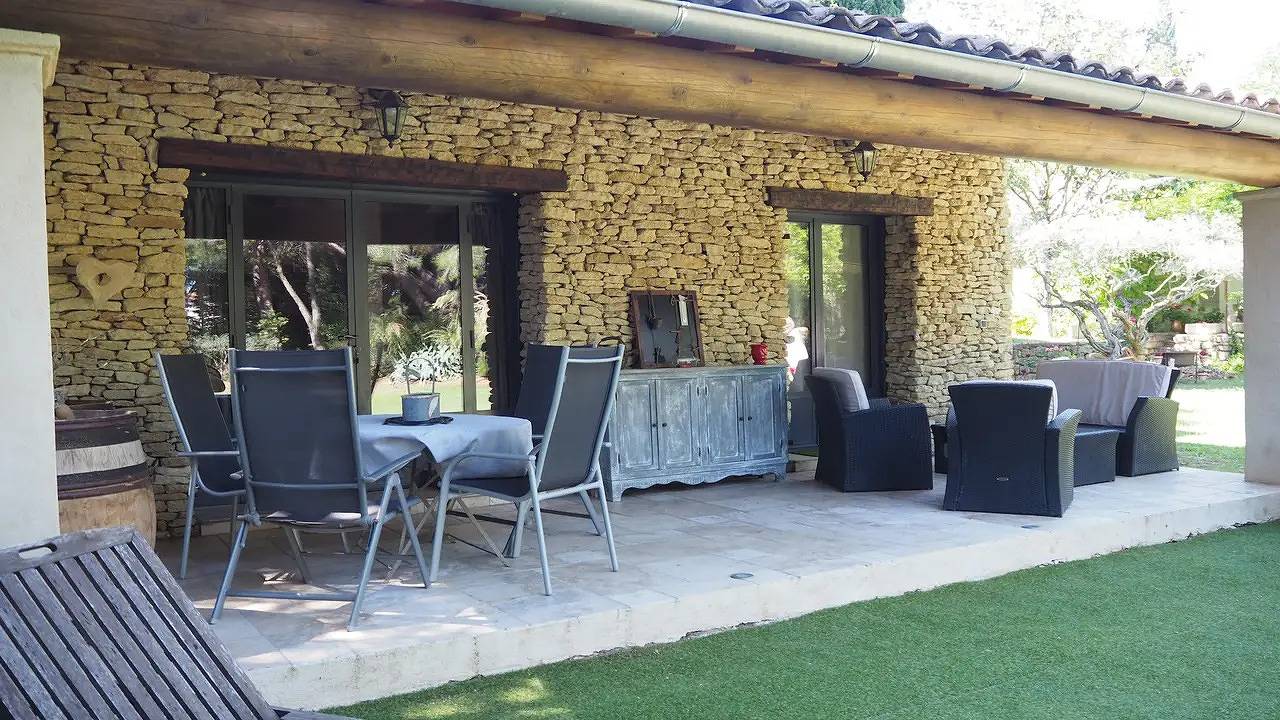 Holiday home for 4 people with garden in Bédarrides, Vaucluse