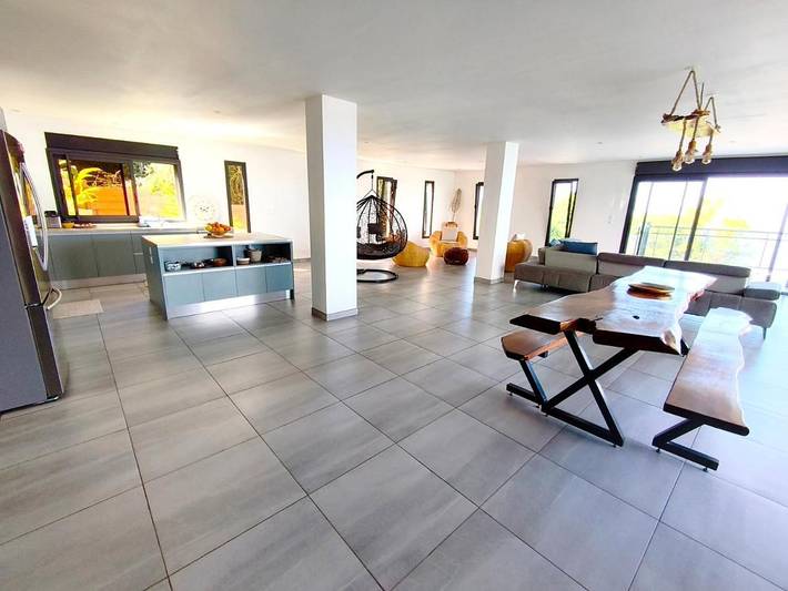 Location de vacances pour 12 personnes, avec terrasse ainsi que piscine et vue à Petite-Île - 2