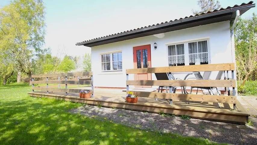 Bungalow für 3 Personen, mit Garten in Altenkirchen
