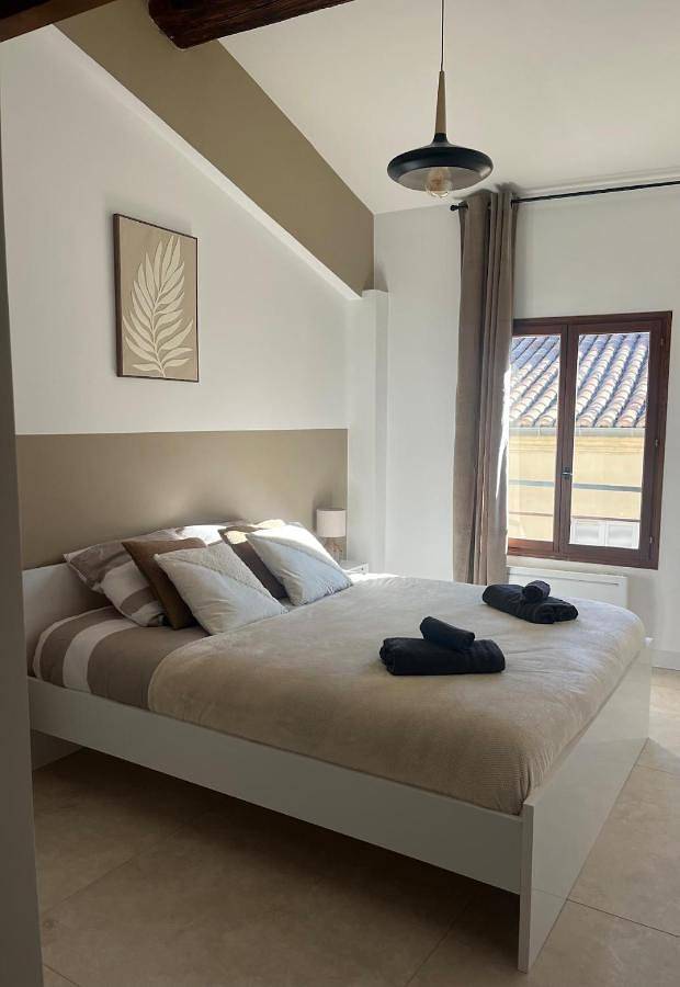 Gîte pour 8 personnes, avec vue dans Arenes De Nimes