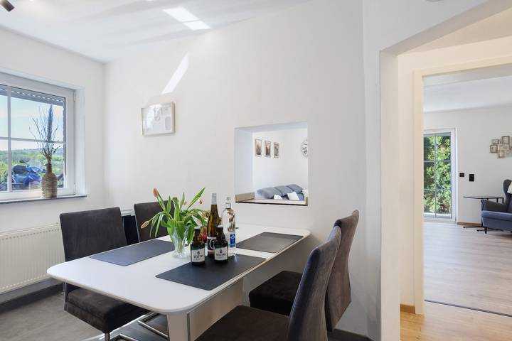 Hel lägenhet, Apartment 'Feriennest Balve' with Private Terrace and Wi-Fi in Balve, Sorpesee