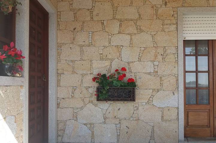 Location de vacances pour 8 personnes, avec balcon et jardin dans Afife