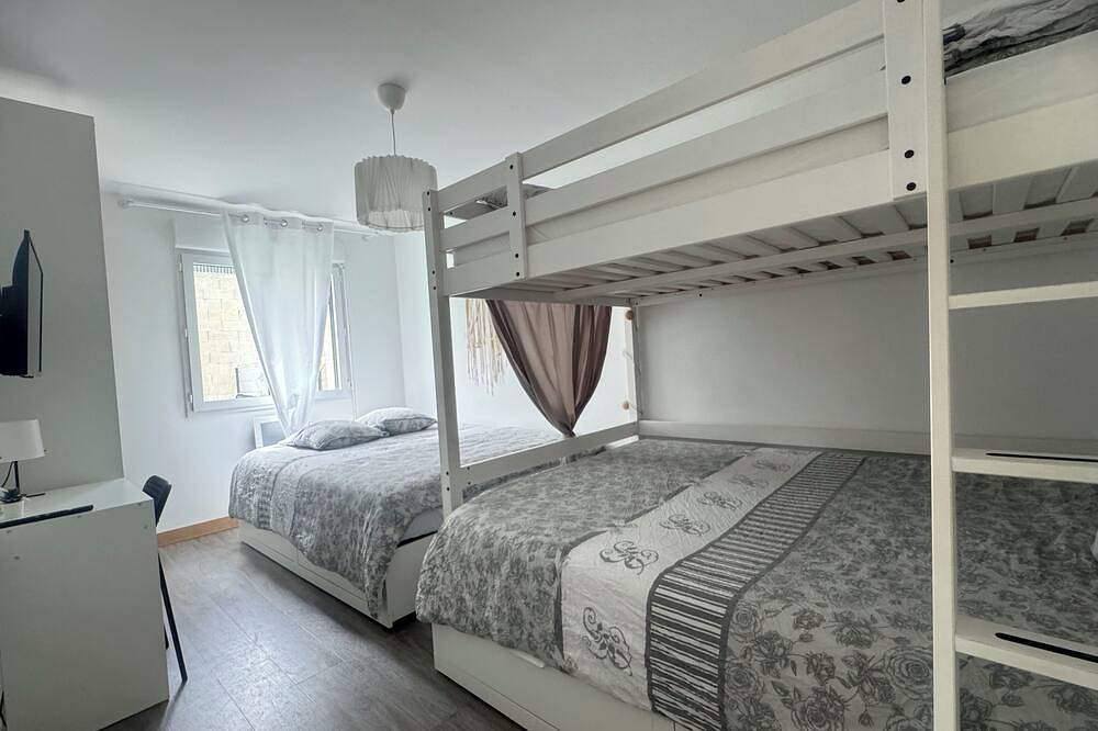 Maison 4 chambres 4 salles de bain + parking 3 voitures 6km de Disneyland Paris in Saint-Germain-sur-Morin, Seine-et-Marne