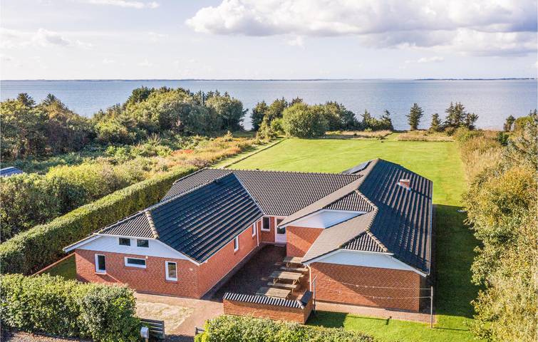 Ferienhaus für 20 Personen, mit Terrasse und Sauna sowie Whirlpool und Pool, mit Haustier