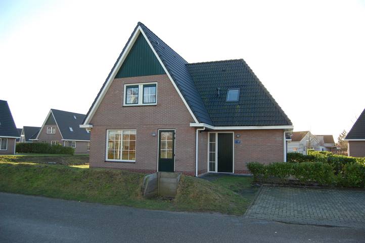 Vakantiehuis voor 10 personen, with Balkon/Terras and Terras as well as Tuin and Sauna in Makkum