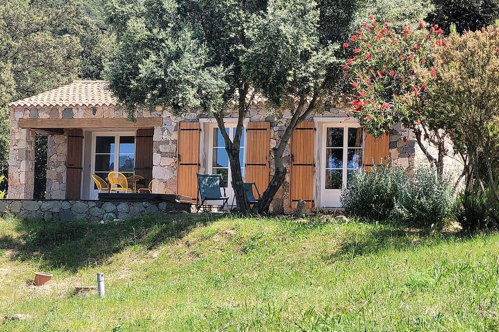 Sheepfold in dry stones with outdoor spa, calm assured in Granace, Arrondissement de Sartène
