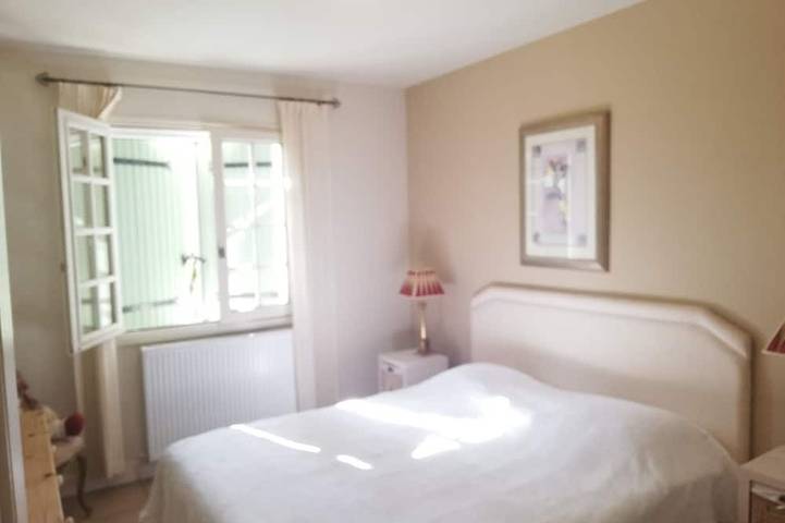 Location de vacances pour 12 personnes, avec jardin ainsi que jacuzzi et terrasse, animaux acceptés à Bourdeilles - 4