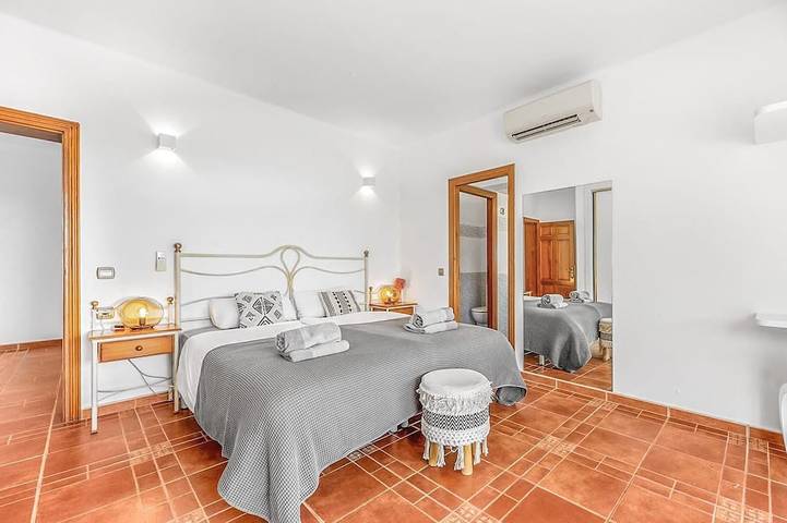 Location de vacances pour 22 personnes, avec terrasse dans Playa d'en Bossa - 3