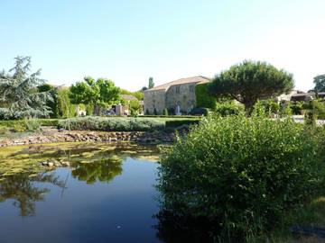 Chambre d’hôte pour 2 personnes, avec jardin et vue à Landevieille